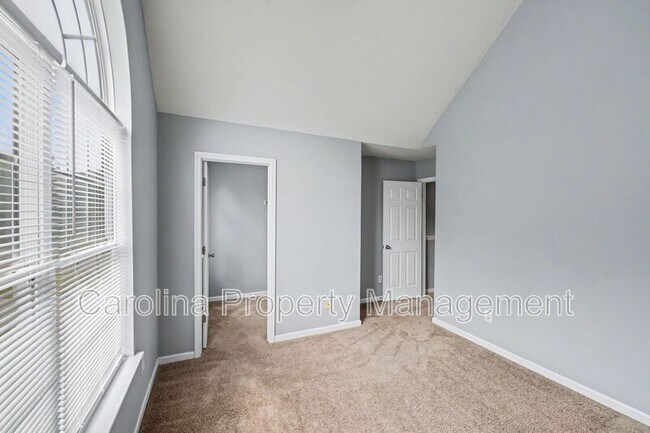 Building Photo - 10521 Barvas St