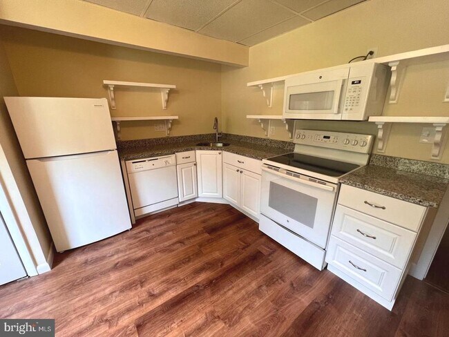 Building Photo - 1015 Francis Ave