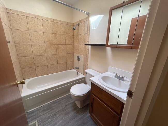 Building Photo - Spacious 2 Bedroom 1 Bath Duplex in Park-Like Setting - Pets Welcome