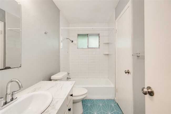 Building Photo - 838 N Meadows Dr