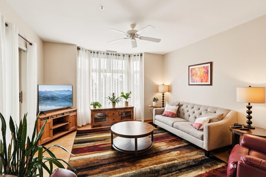 Living room - 301 Harbour Town Dr