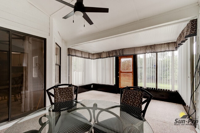 Building Photo - 700 Pine Shores Cir