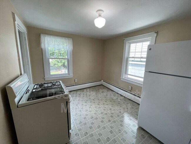 Building Photo - 2473 Wildwood Rd