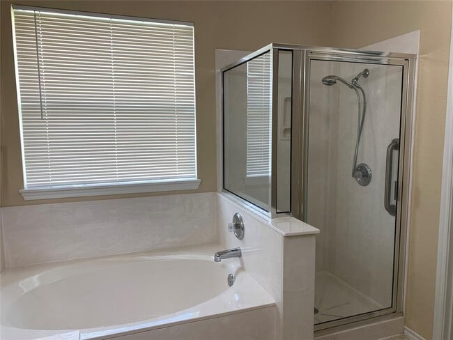 Building Photo - 2338 Green Meadows Ln