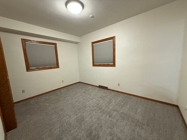 Building Photo - 100 W 17th St