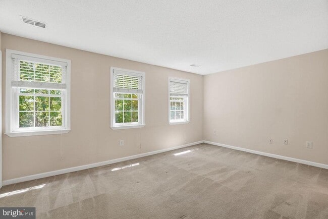 Building Photo - 2391 Hunters Square Ct