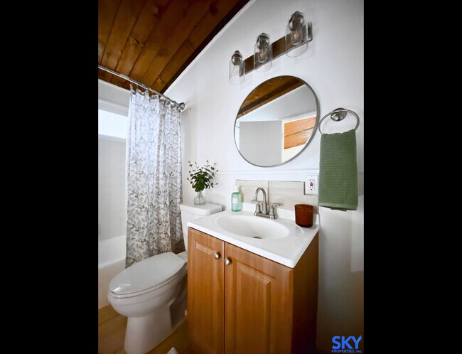 Building Photo - 1622 Armacost Ave