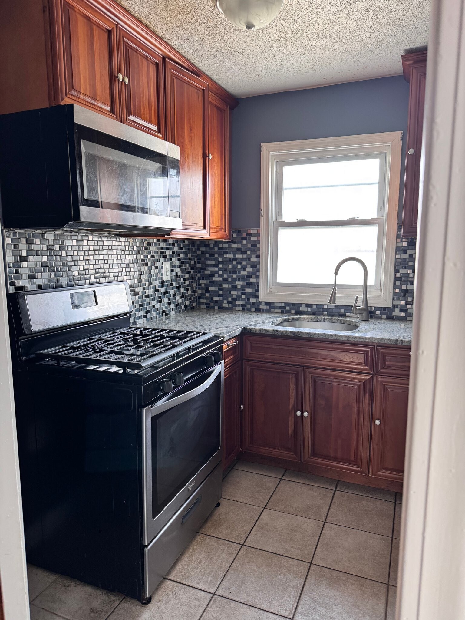 Building Photo - 18 Hall St