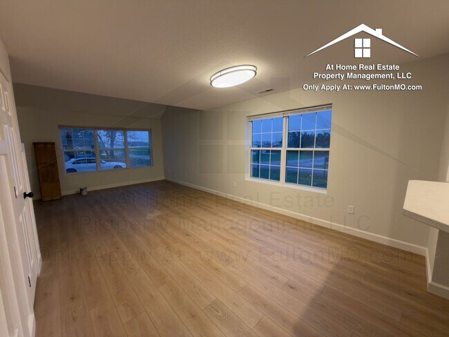 Building Photo - 1011-1013 Greystone Court