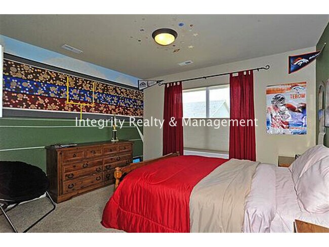Building Photo - 3367 Fantasy Pl