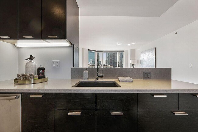 Building Photo - 20 2nd St