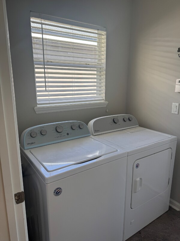 Building Photo - 6479 Silver Glen Dr