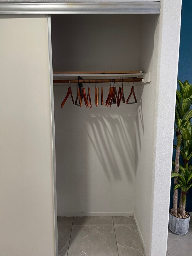 Mster Bdrm - 1800 Edmond St