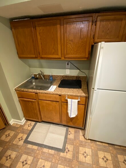 Kitchenette - 8371 Stationhouse Ct
