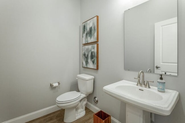 Building Photo - 531 Strong Ave