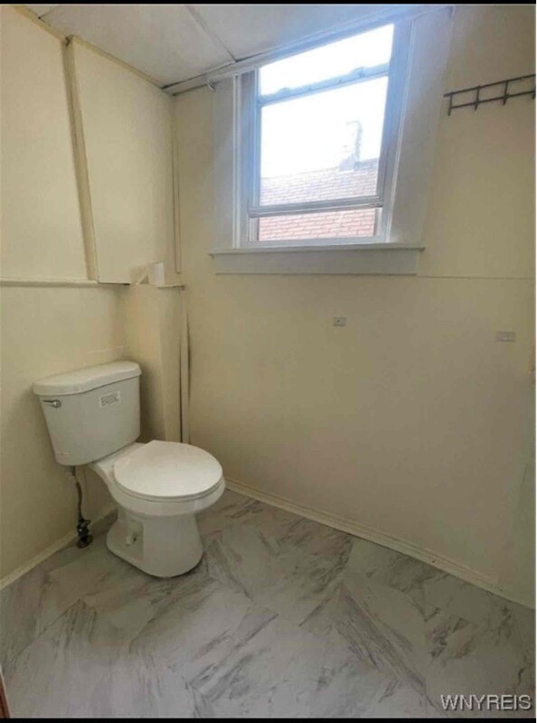 Building Photo - 29 Glenn St