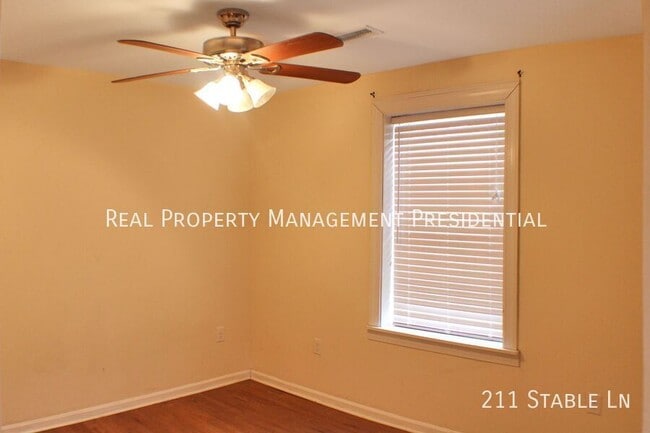 Building Photo - 211 Stable Ln