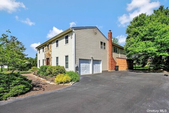 Building Photo - 2 Castle Ct