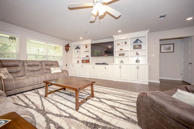 Building Photo - 9125 Bellewood Dr