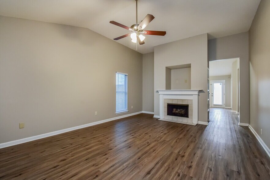 Building Photo - 5580 Kaitlyn Dr E
