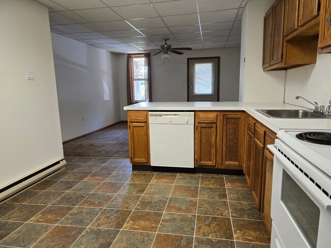 Building Photo - Spacious two-bedroom townhome in Stockerto...