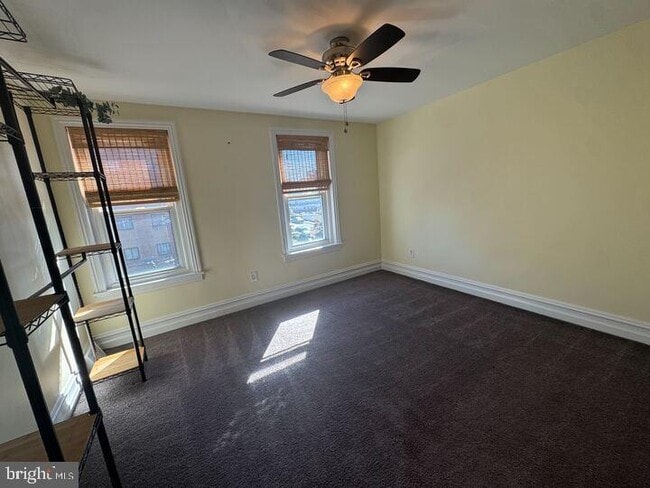 Building Photo - 405 Walnut St