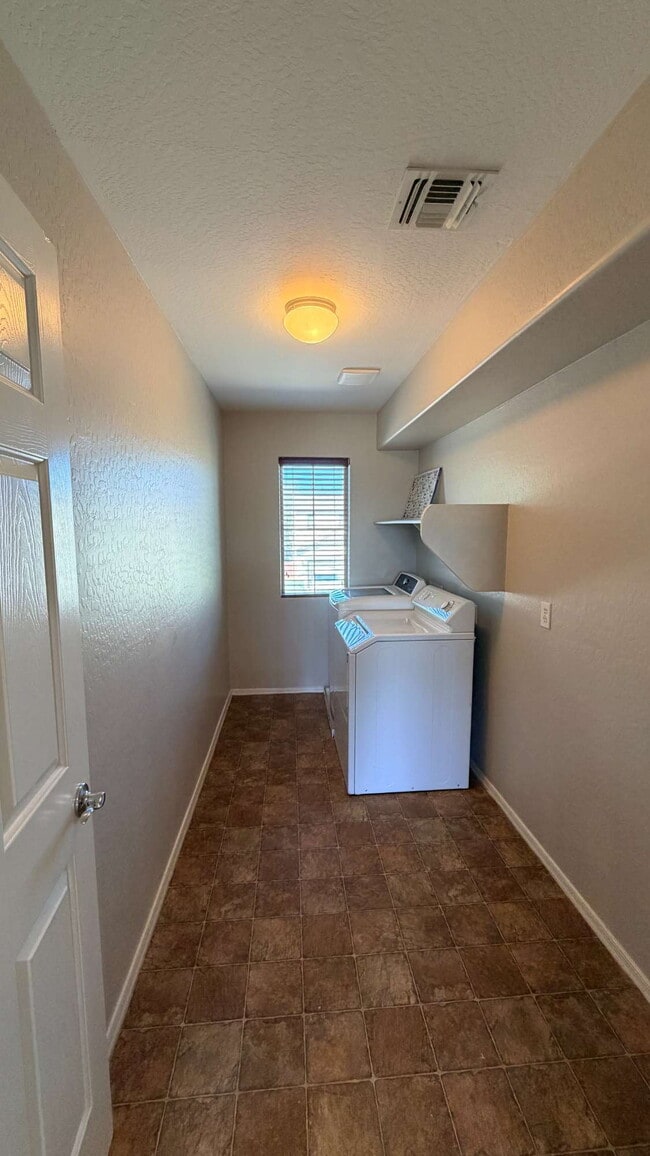 Building Photo - 45321 Miramar Rd