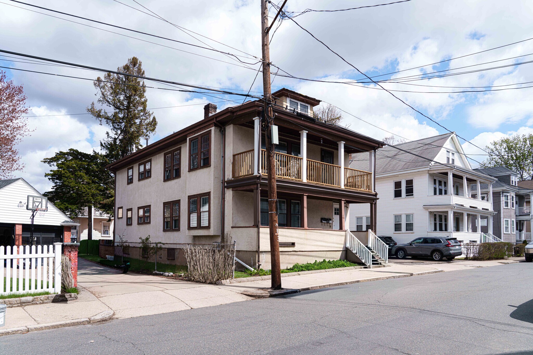 Building Photo - 8 Niles St
