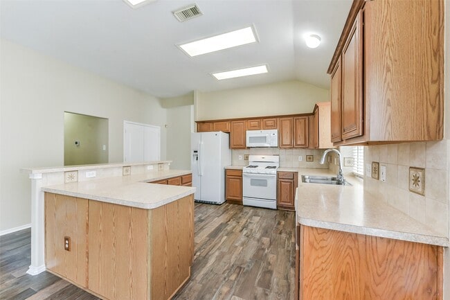 Building Photo - 9127 Willow Crossing Dr