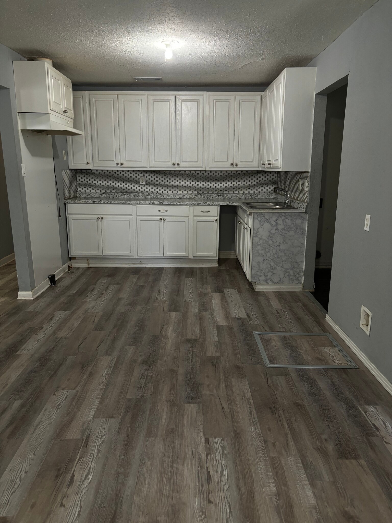 Kitchen - 102 Hilltop Dr