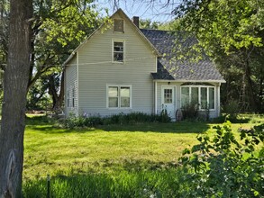 Building Photo - Country Farmhouse 6 miles from town, chicken coop, storage shed and run-in shed