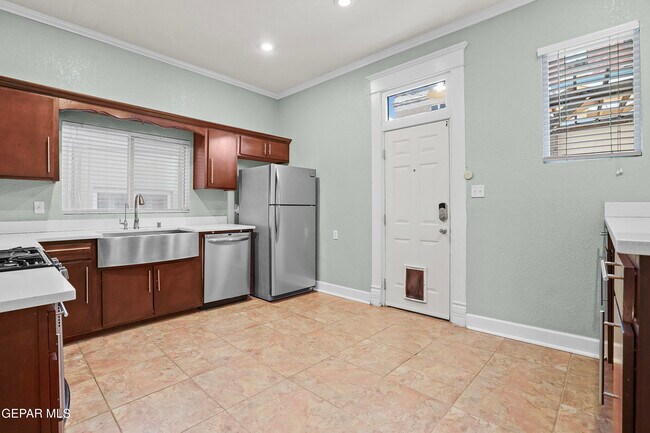 Building Photo - 711 Upson Dr