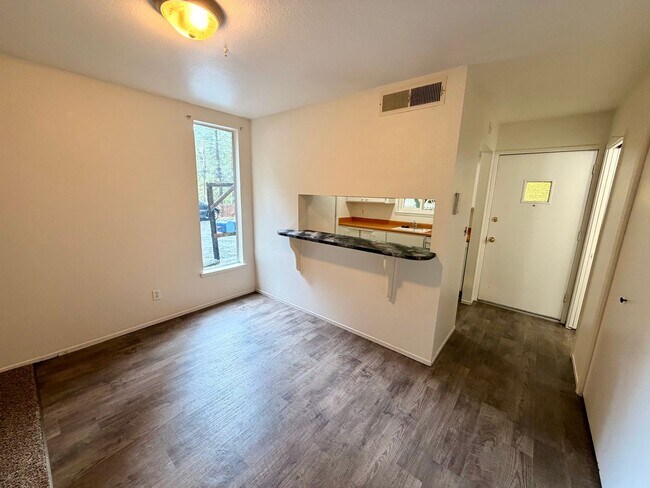 Building Photo - 067