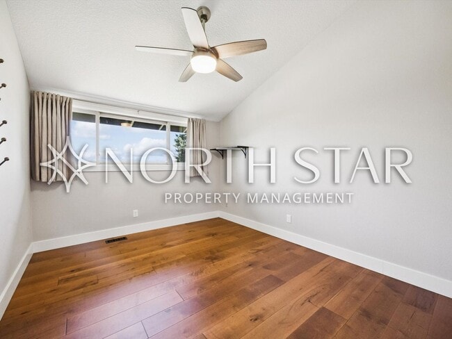 Building Photo - 860 S Skyland Dr