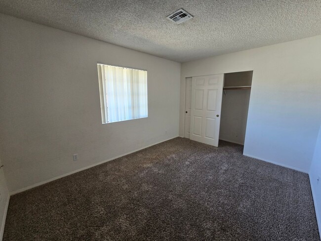 Building Photo - 57980 Hidden Gold Dr
