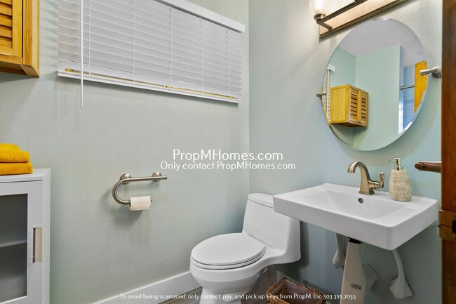 Building Photo - Stunning 3-Bedroom Mid-Century Modern Home...