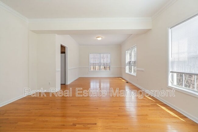 Building Photo - 420 New Parkside Dr