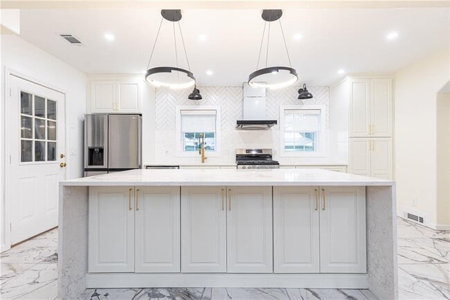 Building Photo - 200 W Paces Ferry Rd NW