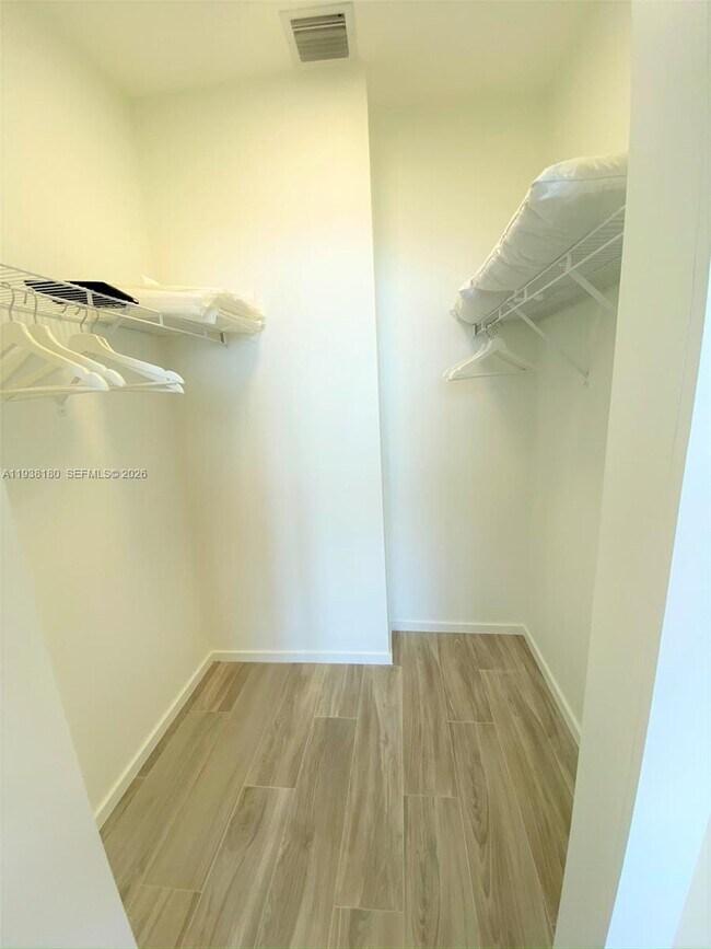 Building Photo - 801 S Miami Ave