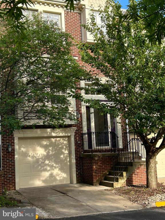 Building Photo - 111 Maximillian Ct SW