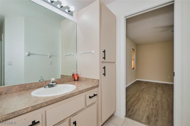 Building Photo - 132 SE 19th Terrace