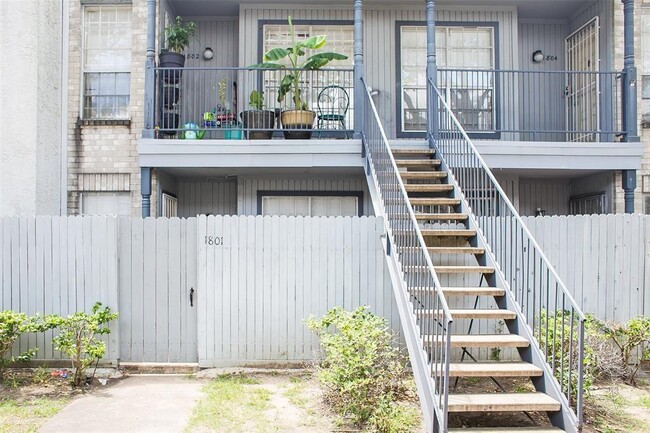Primary Photo - 6606 De Moss Dr