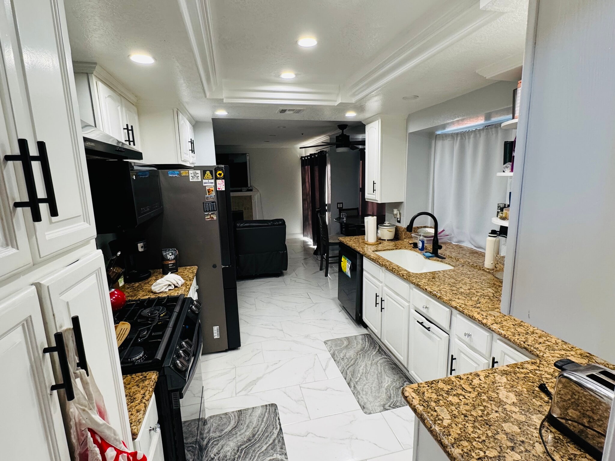 Building Photo - 13661 Kings Canyon Ct