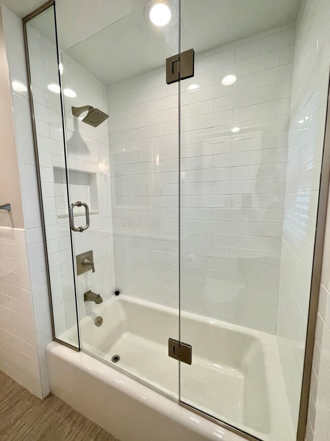 Building Photo - 6 month lease- AVAIL IN AUGUST- Immaculate...
