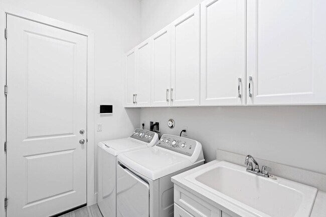 Building Photo - 13710 Artisan Cir