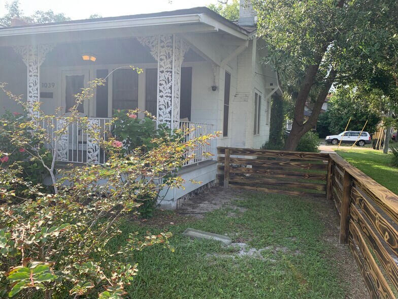 Building Photo - 1039 Riviera St