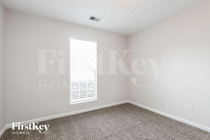 Building Photo - 807 Lazy Ln