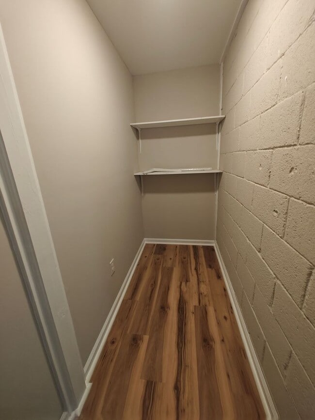 Building Photo - 2 bedroom home