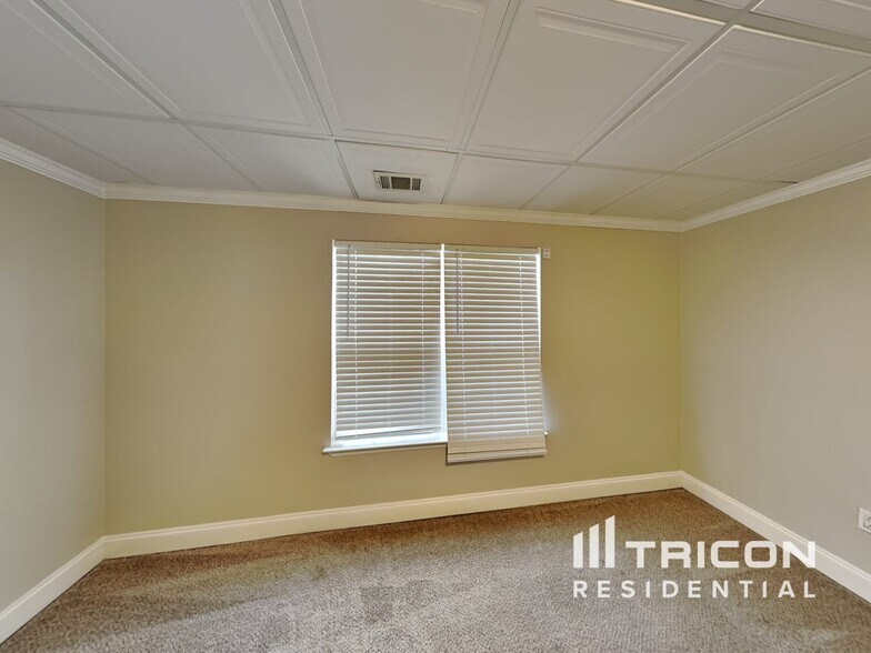 Building Photo - 102 Bonnabel Ct