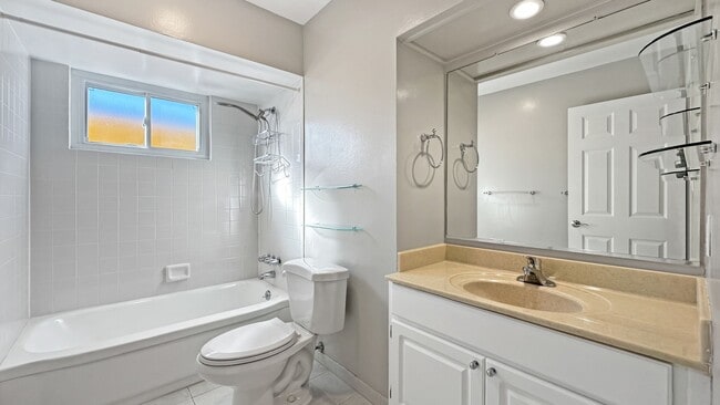 Building Photo - Coastal Comfort & Entertainer’s Retreat in Marina Faire